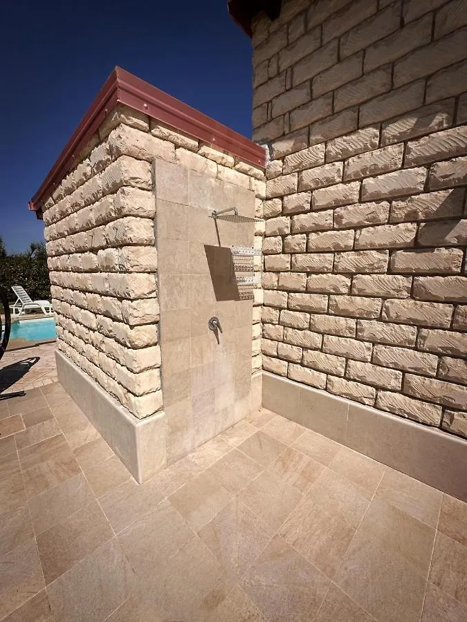 בית נופש Petracca A Villa Manghisi