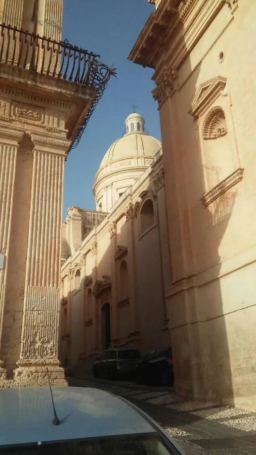 בית נופש Petracca A Villa Manghisi